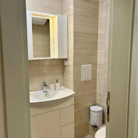 Valencia Gardens, Apartment