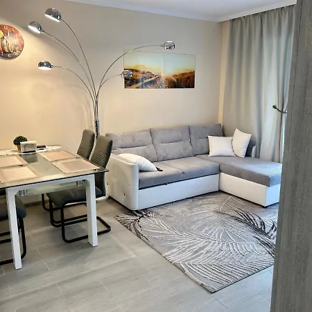 Valencia Gardens, Apartment